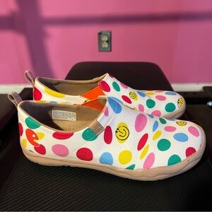 UIN canvas shoes lightweight comfortable dots dotted JOY smile shoes size 7.5